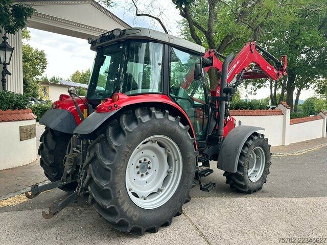 Dodávka Massey Ferguson 5410 Dyna-4 mit Frontlader