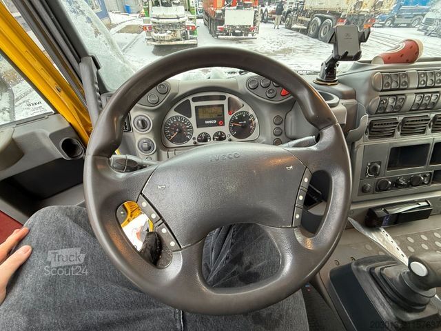 Driezijdige kipper IVECO Stralis AT260T44 6x4 Kipper Kran Pakfinger 16052