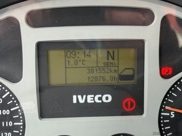 Driezijdige kipper IVECO Stralis AT260T44 6x4 Kipper Kran Pakfinger 16052