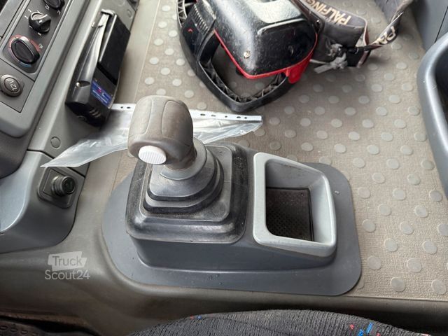 Driezijdige kipper IVECO Stralis AT260T44 6x4 Kipper Kran Pakfinger 16052