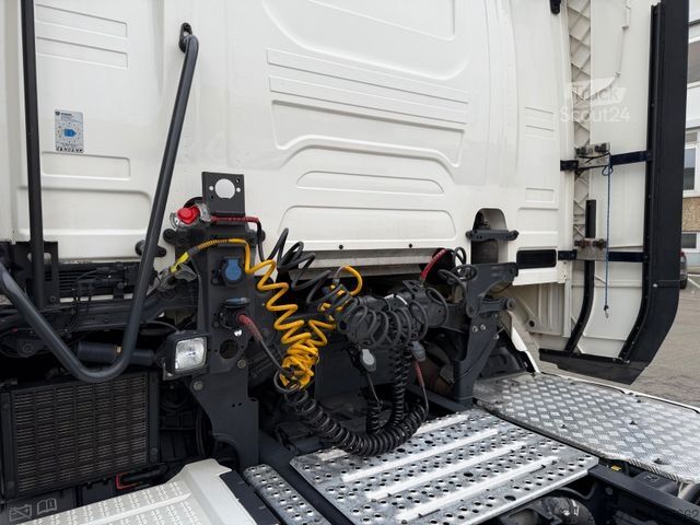 Стандартний тягач SCANIA R520 V8 2x Tank Retarder ACC Leder