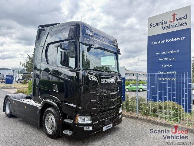 Standart çekici ünitesi Scania S 590 - V8 - HIGHLINE - 2x TANKs - ACC - LEDER