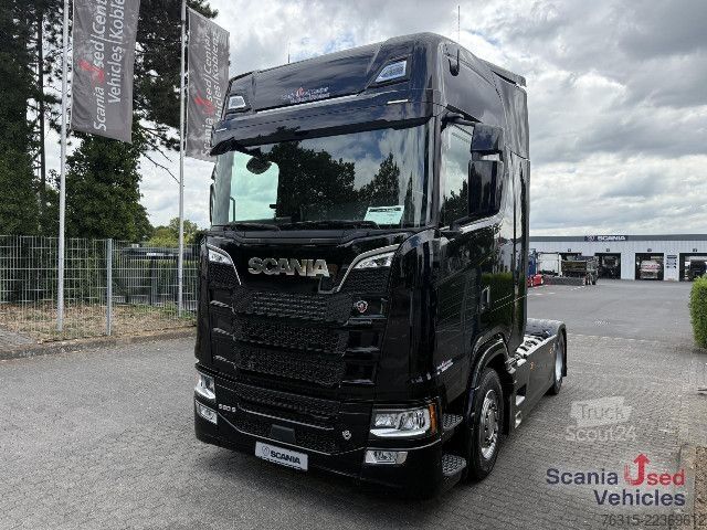 Standart çekici ünitesi Scania S 590 - V8 - HIGHLINE - 2x TANKs - ACC - LEDER