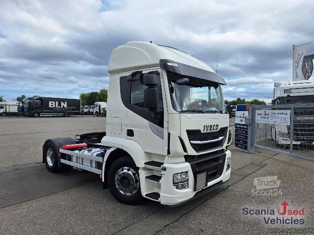 Farligt gods lastbil IVECO AT 440T ADR FL Hydraulik Tank