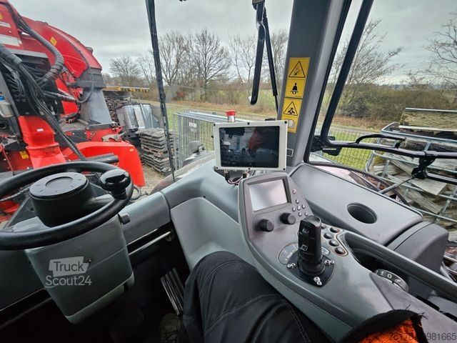 Vehículo forestal  Ufkes 962/25 / Valtra S374 / nur: 1.980h!