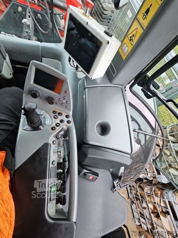 Vehículo forestal  Ufkes 962/25 / Valtra S374 / nur: 1.980h!