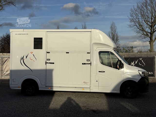 Ce Renault Master HORSETRUCK Roelofs très récent et extrêmement luxueux est proposé à la vente. RENAULT MASTER PAARDENWAGEN | HORSETRUCK | ROELOFSEN | ...