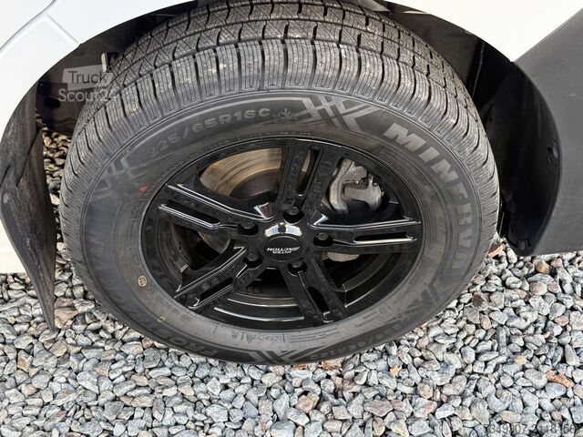 Ce Renault Master HORSETRUCK Roelofs très récent et extrêmement luxueux est proposé à la vente. RENAULT MASTER PAARDENWAGEN | HORSETRUCK | ROELOFSEN | ...