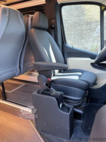 Minibus Mercedes Sprinter Minibus XXL Luxury 16+1+1 on Stock