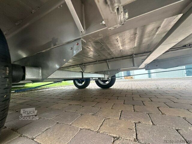 Viehanhänger  Steinsberger 3 Pferdeanhänger mit Bett