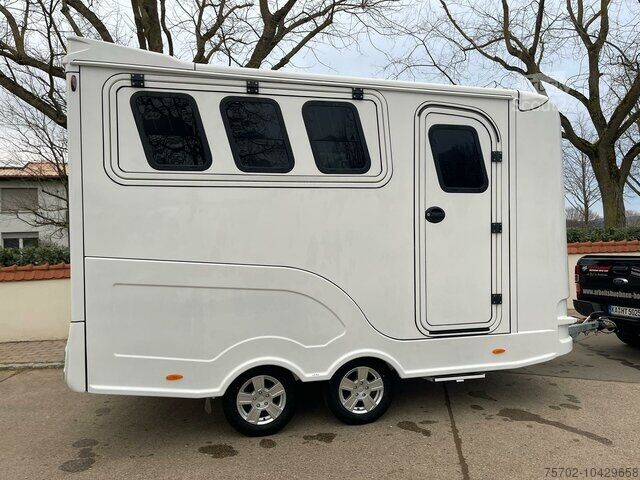 Rimorchio per bestiame  Steinsberger 3-Pferde mit Bett Modell derfaller