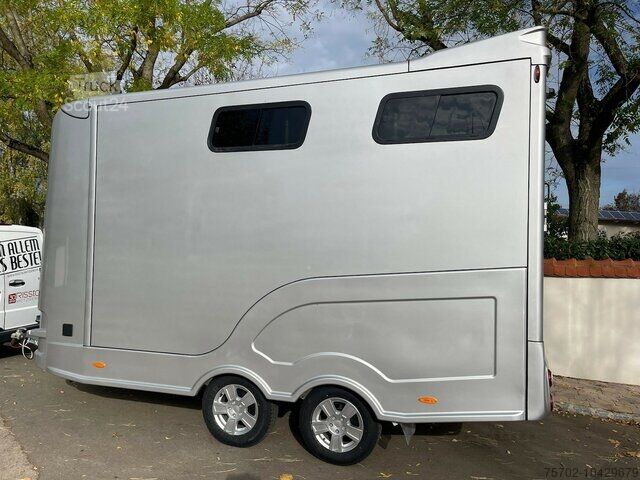 Viehanhänger  Steinsberger 3-Pferde mit Wohnung neues Modell