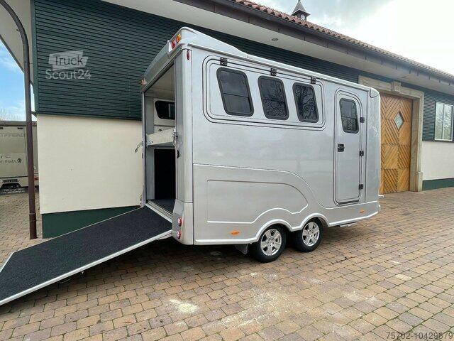 Viehanhänger  Steinsberger 3-Pferde mit Wohnung neues Modell