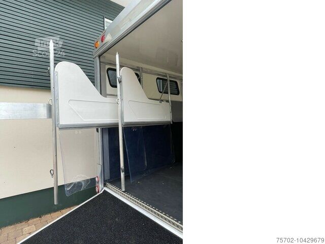 Viehanhänger  Steinsberger 3-Pferde mit Wohnung neues Modell