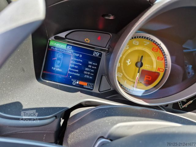 Van FERRARI Portofino