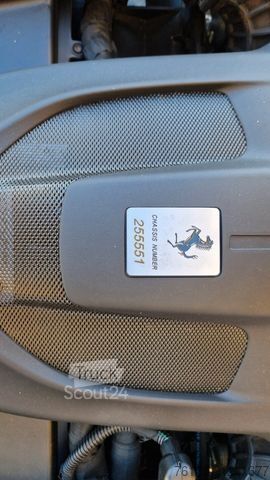 Van FERRARI Portofino