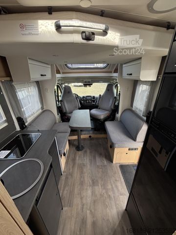 Semi-integrated camper SUNLIGHT Adventure T 68C Fiat