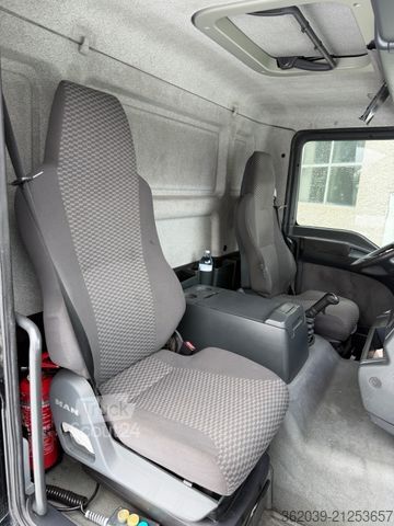 Tovornjak za prevoz pijač MAN TGL 12.240 4X2BL E3 BLATT LUFT LADEBORDWAND ABS