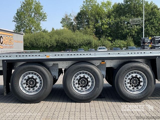 Polpriklopnik s ploščadjo Schmitz Cargobull Plateau Standard