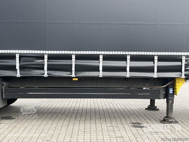 Atvērta puspiekabe ar tentu Schmitz Cargobull Curtainsider Mega Getränke