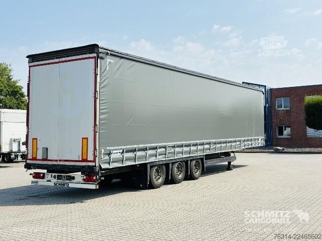 Atvērta puspiekabe ar tentu Schmitz Cargobull Curtainsider Mega Getränke