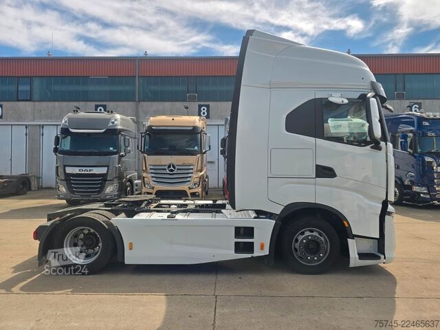 Standardowy ciągnik siodłowy IVECO S-WAY 530 * RETARDER * 2 X TANK * ACC * WENIG KM
