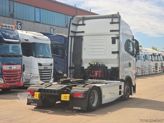 Standardowy ciągnik siodłowy IVECO S-WAY 530 * RETARDER * 2 X TANK * ACC * WENIG KM