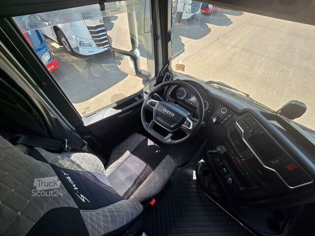 Standardowy ciągnik siodłowy IVECO S-WAY 530 * RETARDER * 2 X TANK * ACC * WENIG KM