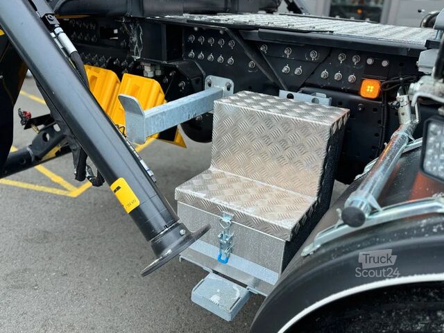 Transportator de lemn MAN TGS 26.520 6x4-4 BL Schemel Epsilon Kran