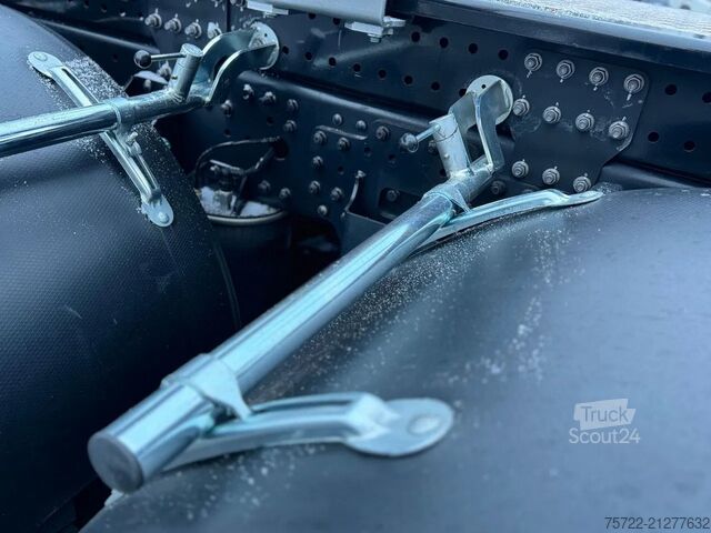 Transportator de lemn MAN TGS 26.520 6x4-4 BL Schemel Epsilon Kran