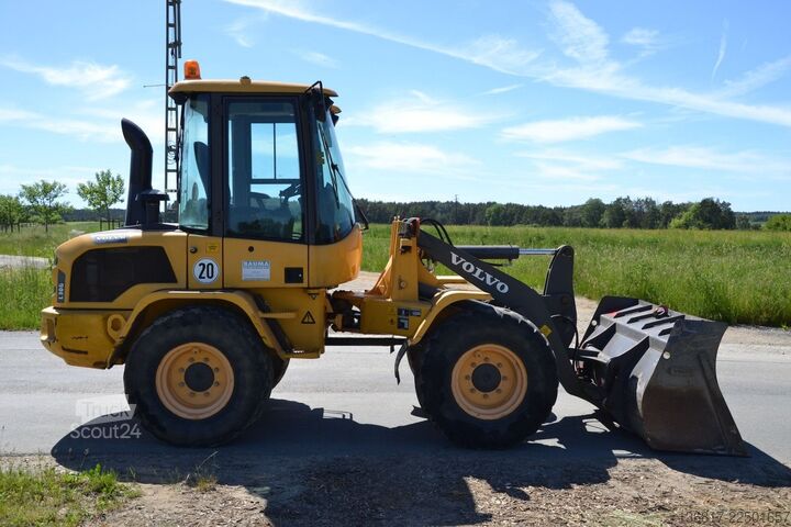 Utovarivač na točkovima VOLVO L 30 G Radlader / Schaufel + Gabel / hydr. SW