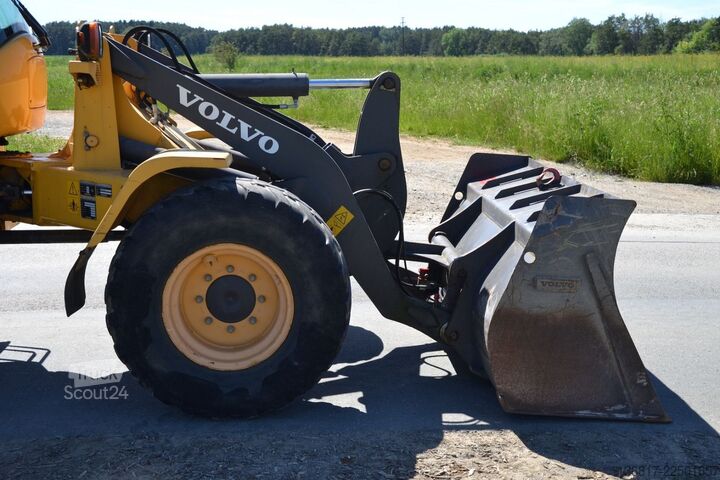 Utovarivač na točkovima VOLVO L 30 G Radlader / Schaufel + Gabel / hydr. SW
