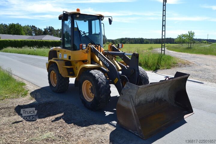 Utovarivač na točkovima VOLVO L 30 G Radlader / Schaufel + Gabel / hydr. SW