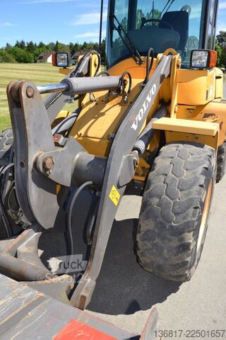 Utovarivač na točkovima VOLVO L 30 G Radlader / Schaufel + Gabel / hydr. SW