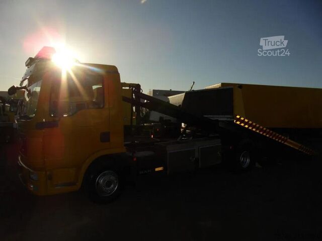Bergingswagen MAN TGL 12.220 + manual + full option+ BRIL + WINCH...