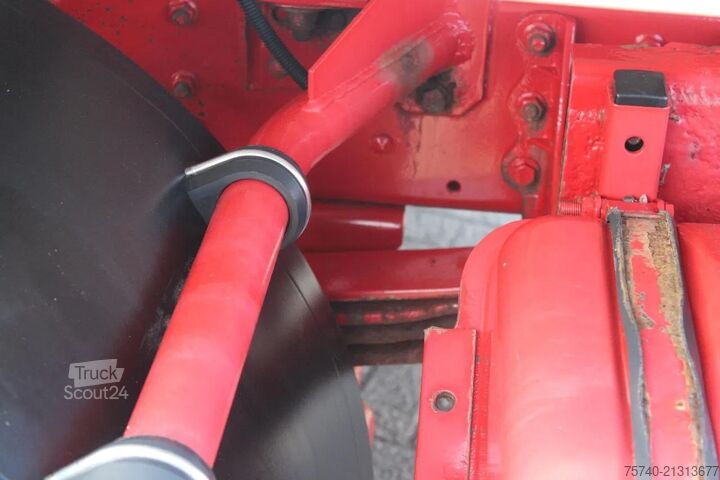 Camion-citerne Renault Midlum 250 + 2 COMP + 6180liter + euro 2 + manual