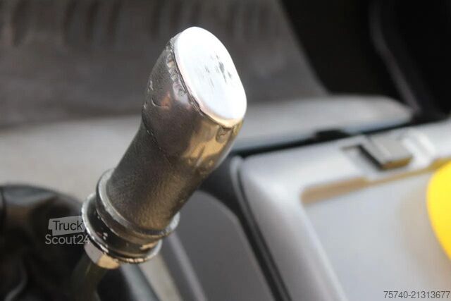 Tankwagen Renault Midlum 250 + 2 COMP + 6180liter + euro 2 + manual
