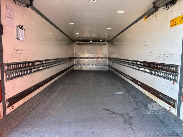 Jäähdytetyt/pakastetut kuljetukset Mercedes-Benz Antos 2532 6x2*4 MITSUBISHI TU85SA / BOX L=8539 mm