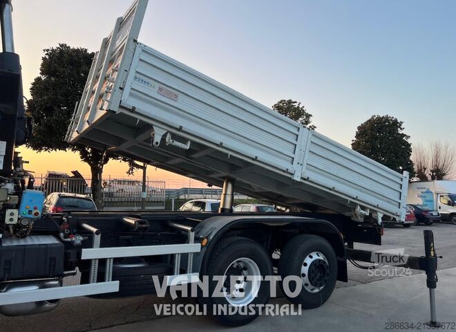 Autocamion cu macara Iveco 260S36