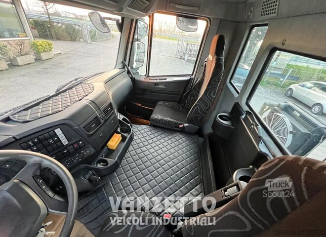 Autocamion cu macara Iveco 260S36
