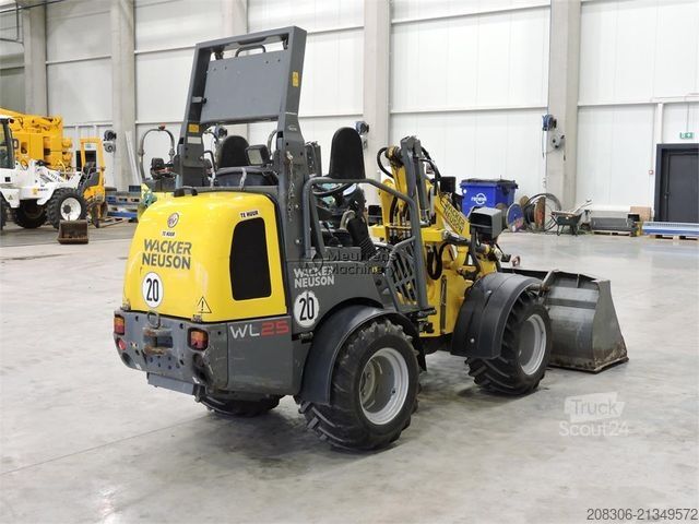 Kolový nakladač WACKER Neuson WL25 + Fork