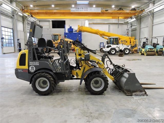 Kolový nakladač WACKER Neuson WL25 + Fork