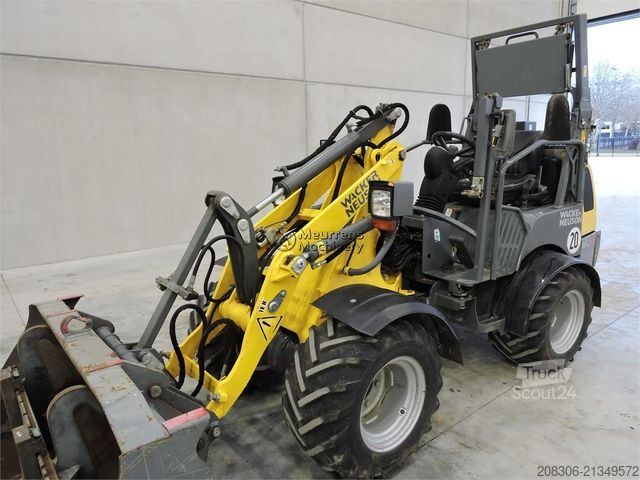 Kolový nakladač WACKER Neuson WL25 + Fork