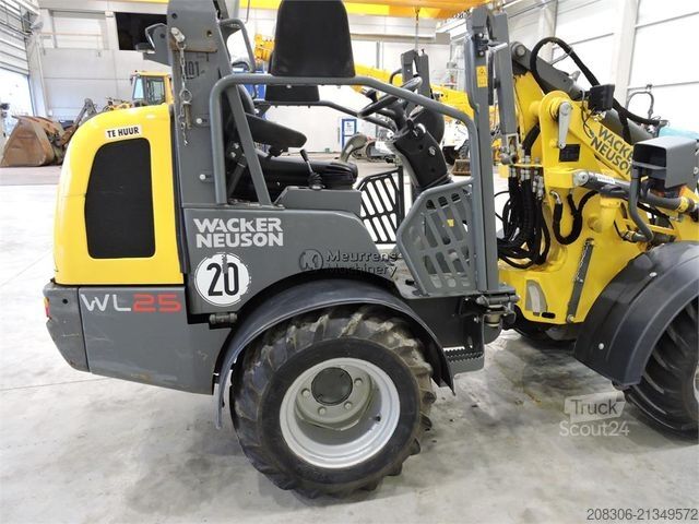 Kolový nakladač WACKER Neuson WL25 + Fork