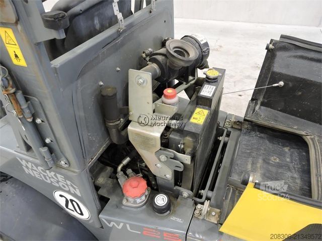 Kolový nakladač WACKER Neuson WL25 + Fork