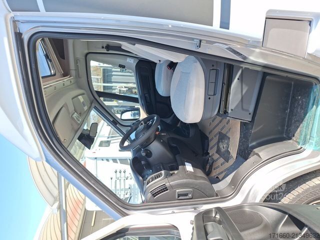 Półzintegrowany kamper CARADO V 339 Automatik