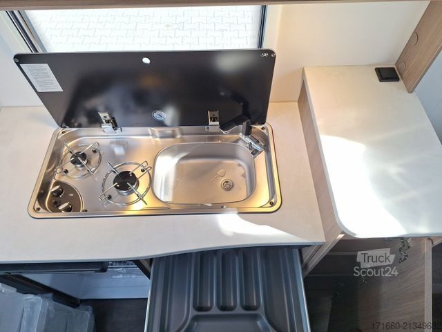 Półzintegrowany kamper CARADO V 339 Automatik