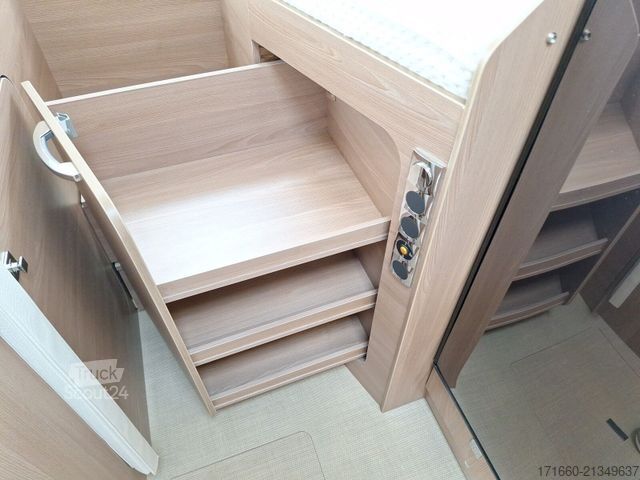 Teilintegriertes Wohnmobil BÜRSTNER Lyseo TD 690 G