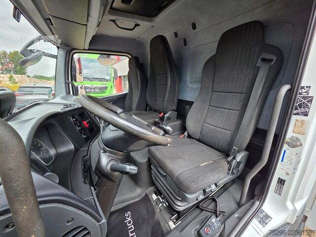 Transporter mit Koffer MERCEDES-BENZ Atego 818 | 3 Sitzen | Ladebordwand