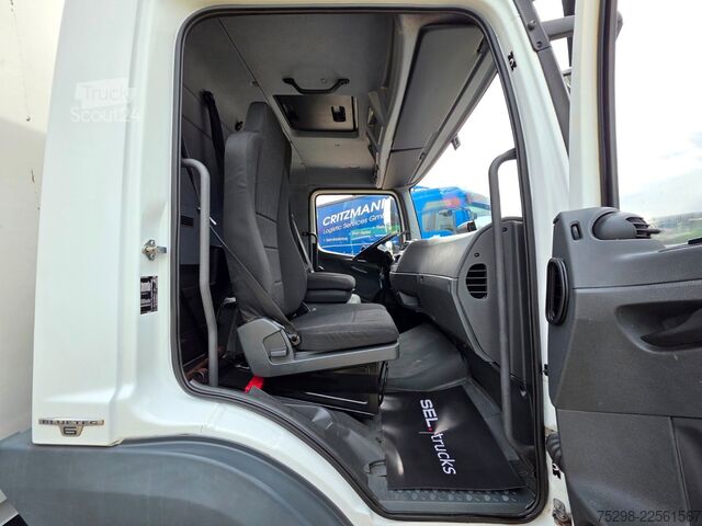 Transporter mit Koffer MERCEDES-BENZ Atego 818 | 3 Sitzen | Ladebordwand